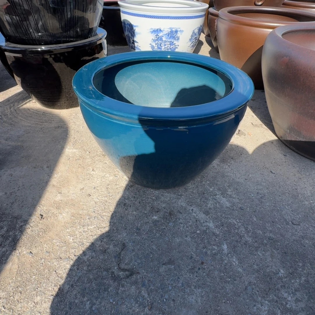 瓷片直径52，高32。底座