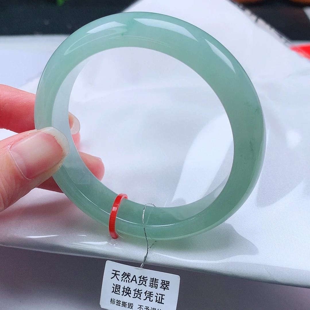 翡翠手镯未镶嵌54圈