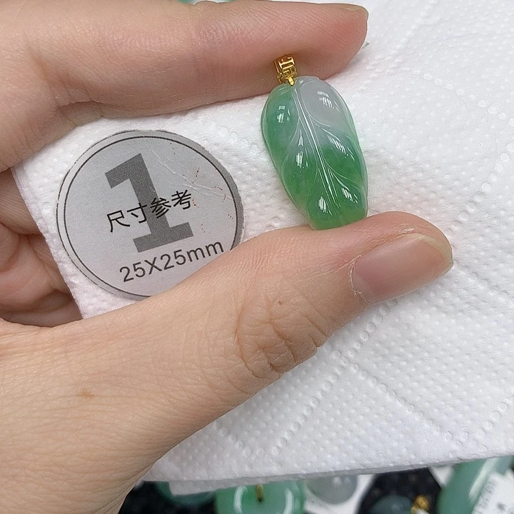 颈饰18K金镶嵌翡翠12345789999