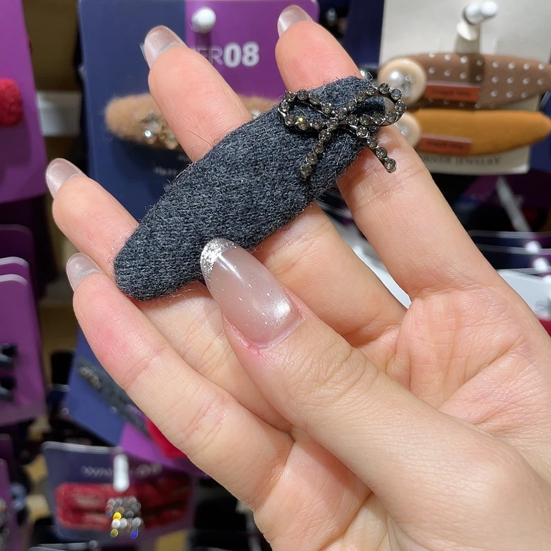 布艺非金属深灰椭圆蝴蝶结