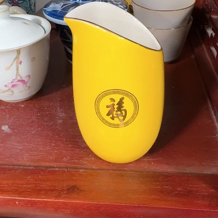 主人杯一个，瓷。。品茗瓷
