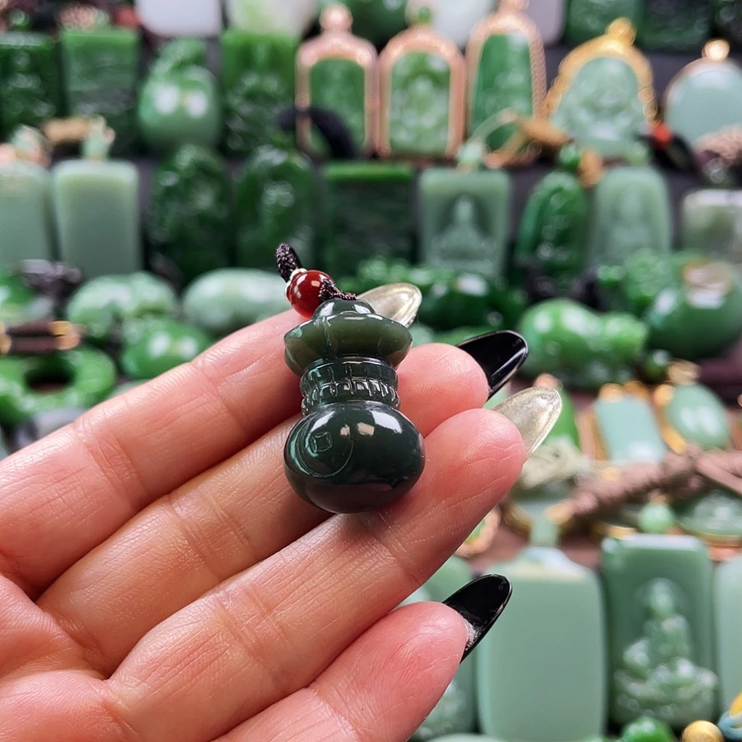 和田玉挂件未镶嵌七***?