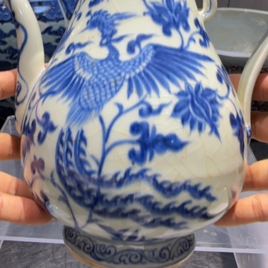 摆件青花凤和牡丹花纹饰壶