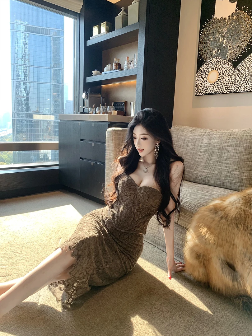 【魅魔身材】性感辣妹气质修身蕾丝抹胸背心上衣配显瘦半身裙套装女