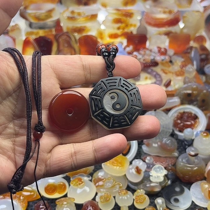 柿***意玛瑙/玉髓未镶嵌八卦挂件和平安扣吊坠