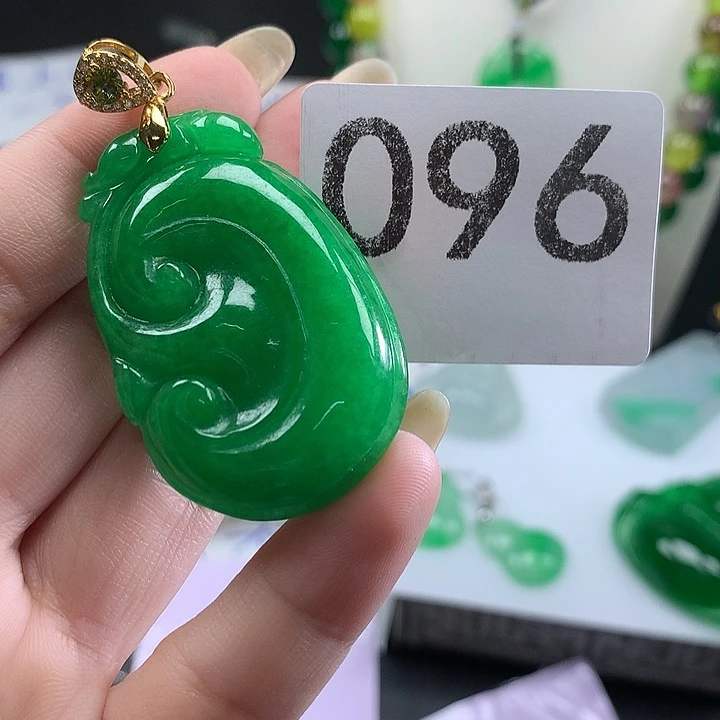 翡翠未镶嵌吊坠(赠链)