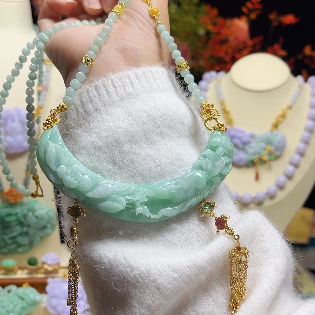 翡翠颈饰未镶嵌九尾