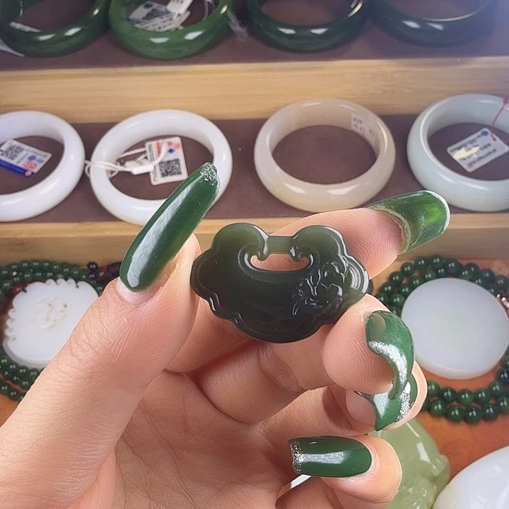 和田玉（糖玉）未镶嵌颈饰