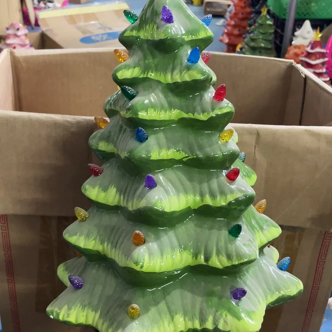 摆件   磕碰。瑕疵。