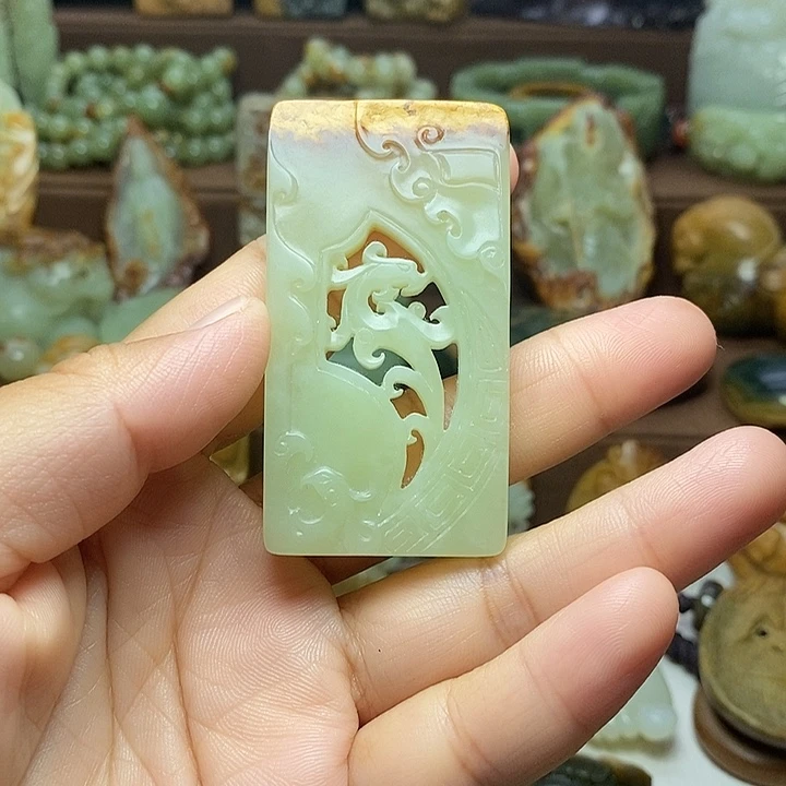 毁***队岫岩河磨玉(透闪石质玉)未镶嵌颈饰