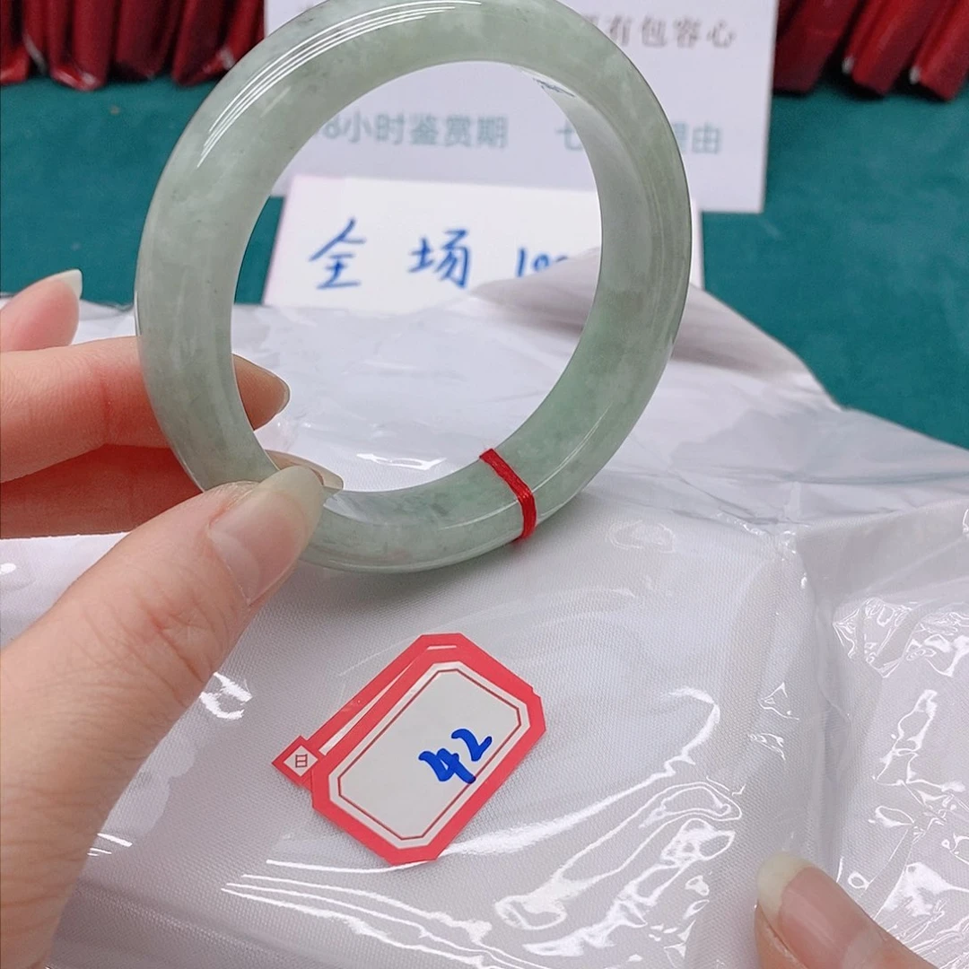 翡翠手镯未镶嵌M*F422222222