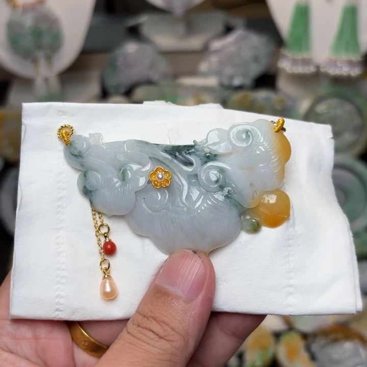 翡翠未镶嵌颈饰吊坠