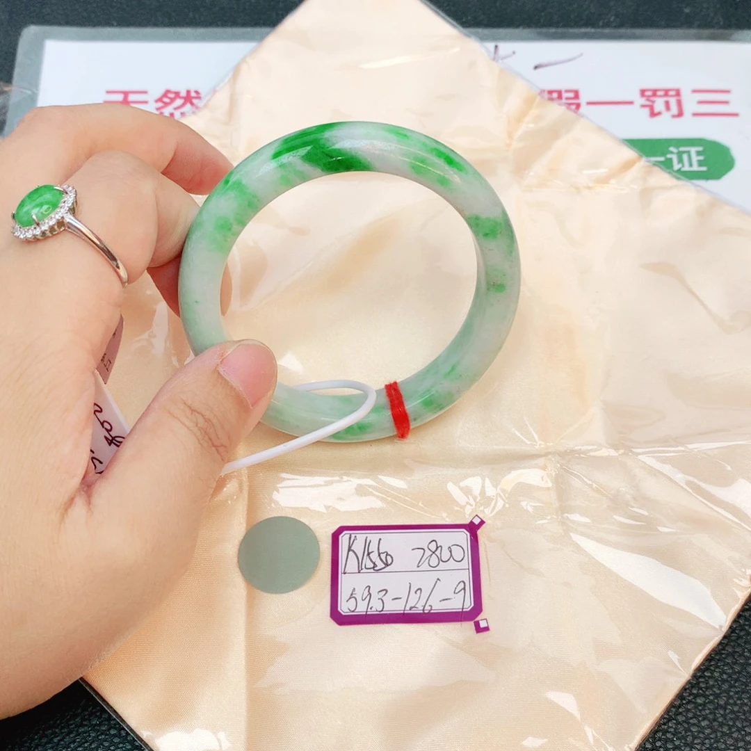 翡翠手镯未镶嵌缅甸翡翠