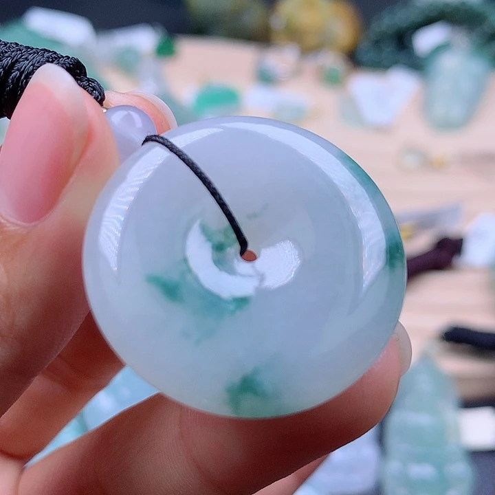 【闪购商品】翡翠颈饰未镶嵌追**想翡翠吊坠