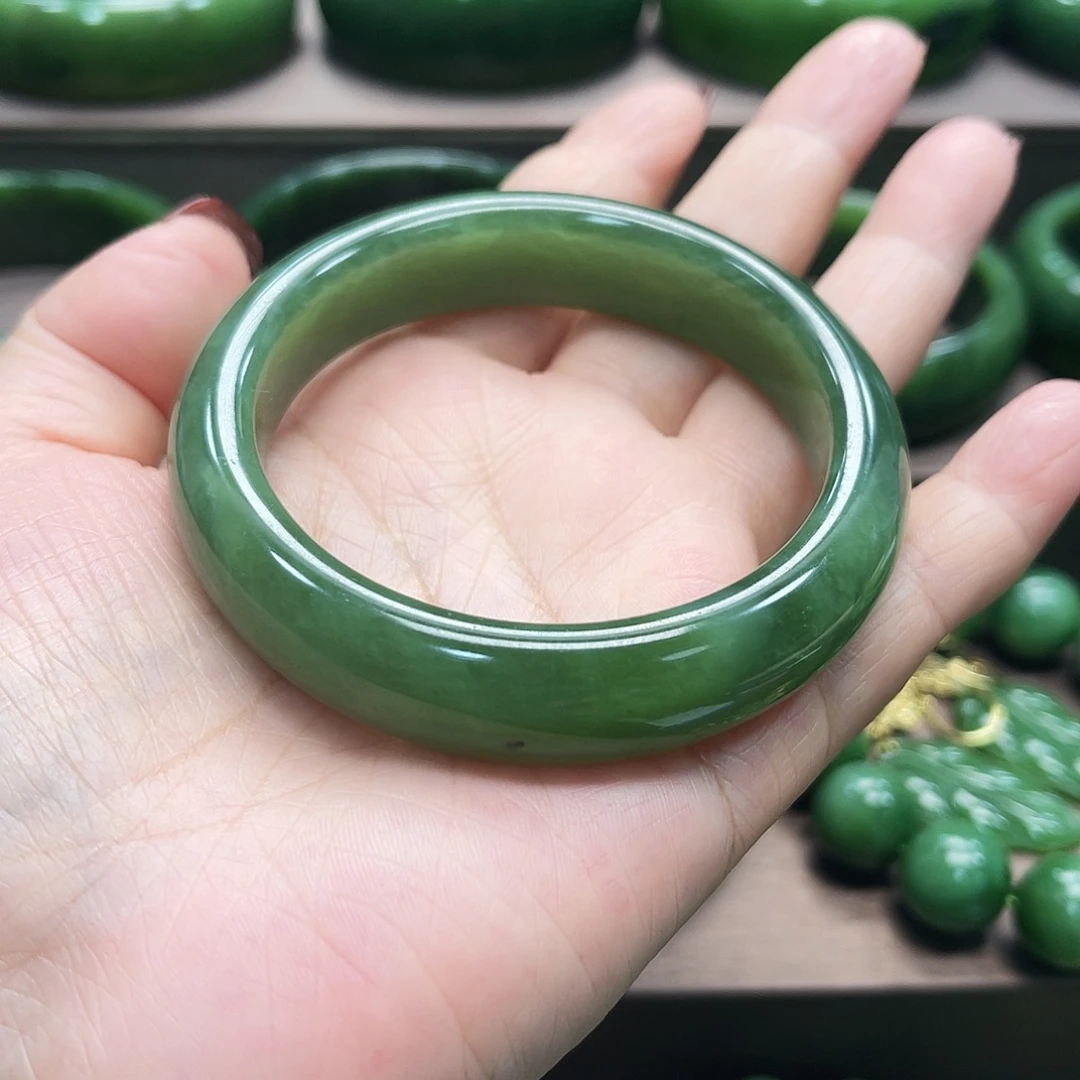 和田玉（碧玉）未镶嵌手镯