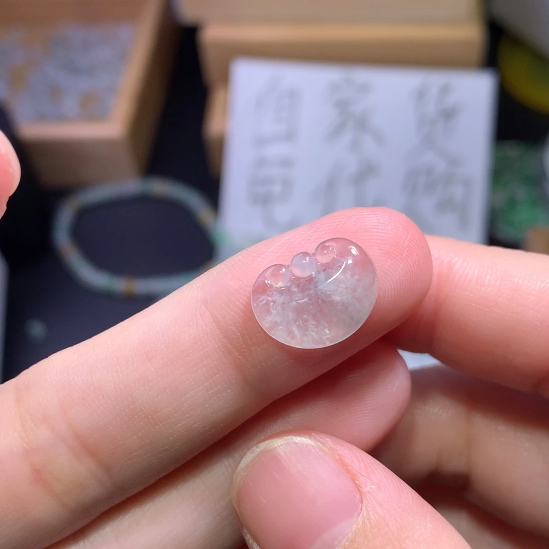 翡翠未镶嵌颈饰如意头