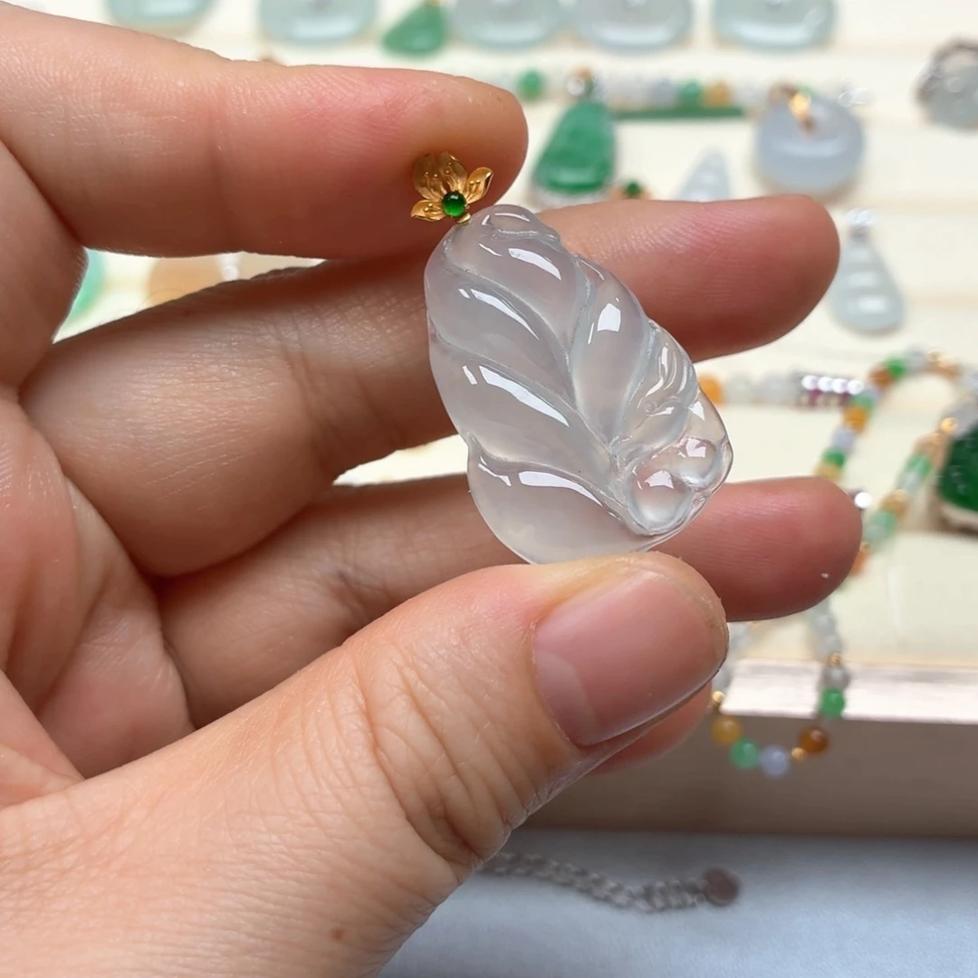 翡翠18K金镶嵌颈饰翡翠九尾