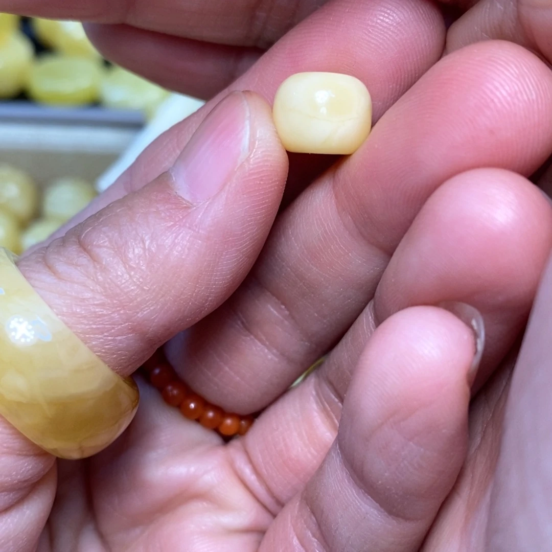 琥珀未镶嵌裸石原矿蜜蜡配珠