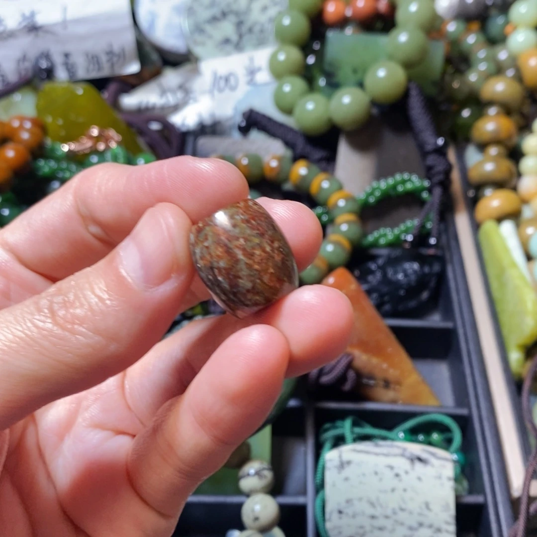 岫岩老玉（透闪石质玉）未镶嵌颈饰