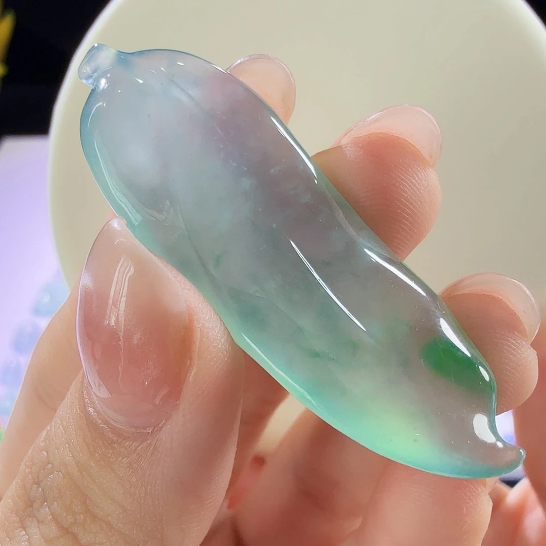 7***y翡翠未镶嵌颈饰叶子