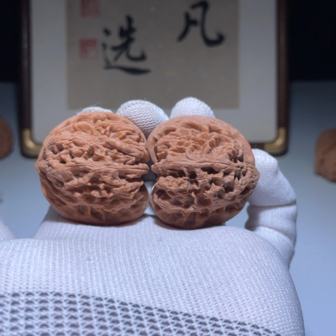 文玩核桃吊坠野牛