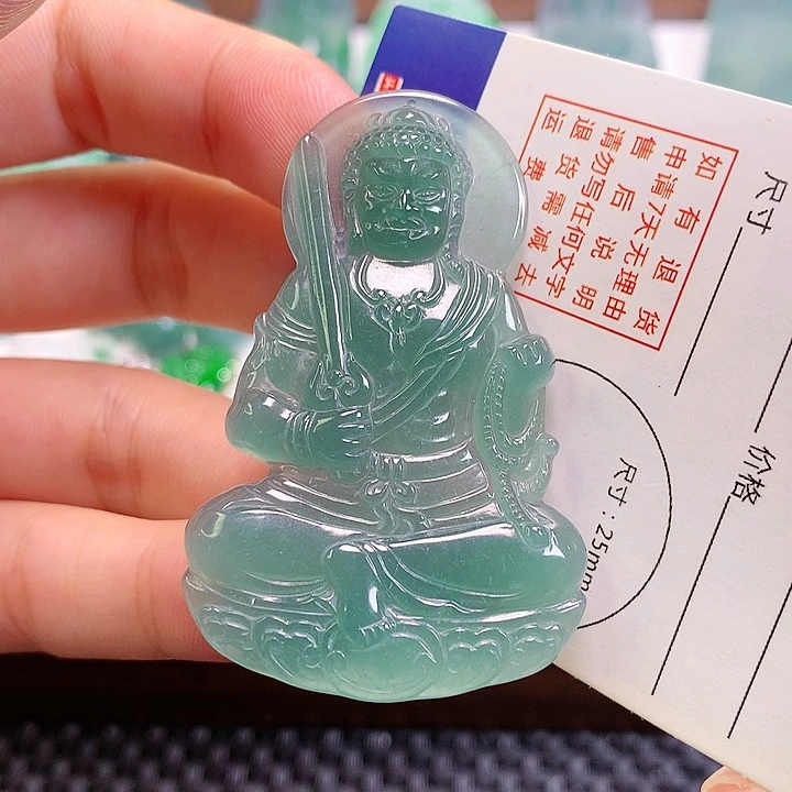 颈饰未镶嵌翡翠知****。翡翠600扣头200