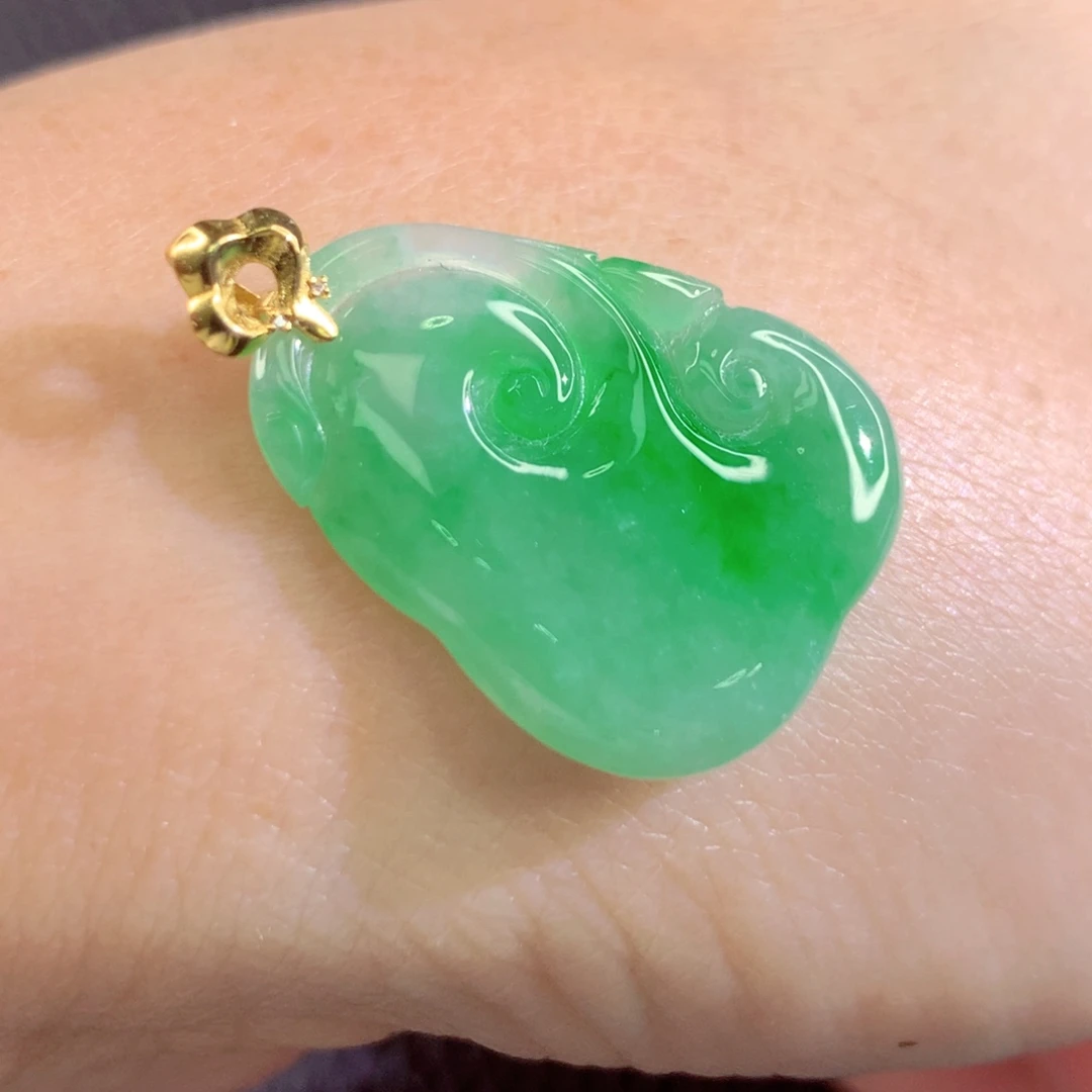 翡翠18K金镶嵌颈饰翡翠