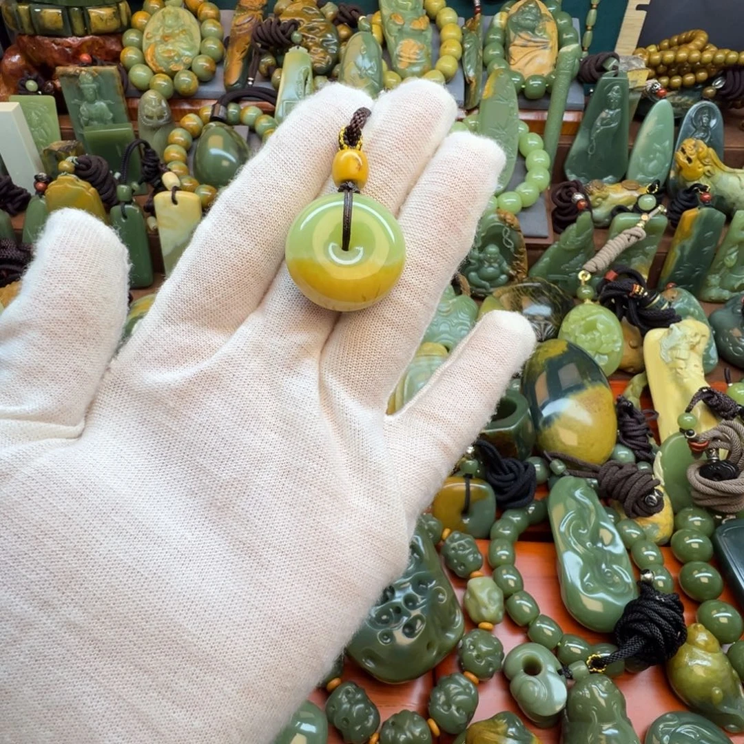 格***客岫岩河磨玉（透闪石质玉）未镶嵌颈饰