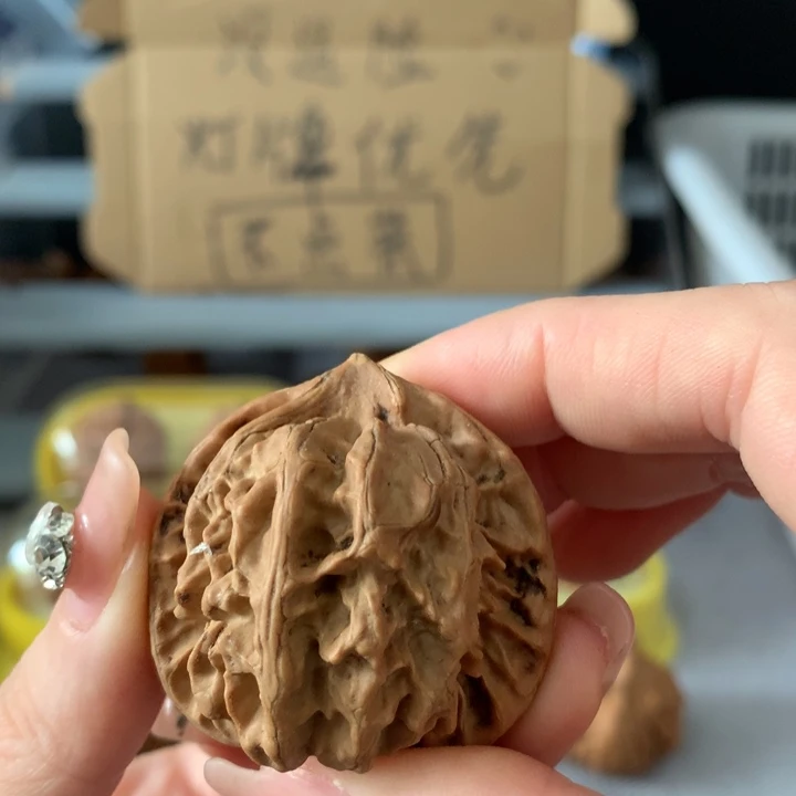 魔***天吊坠文玩核桃异形单只，有瑕疵