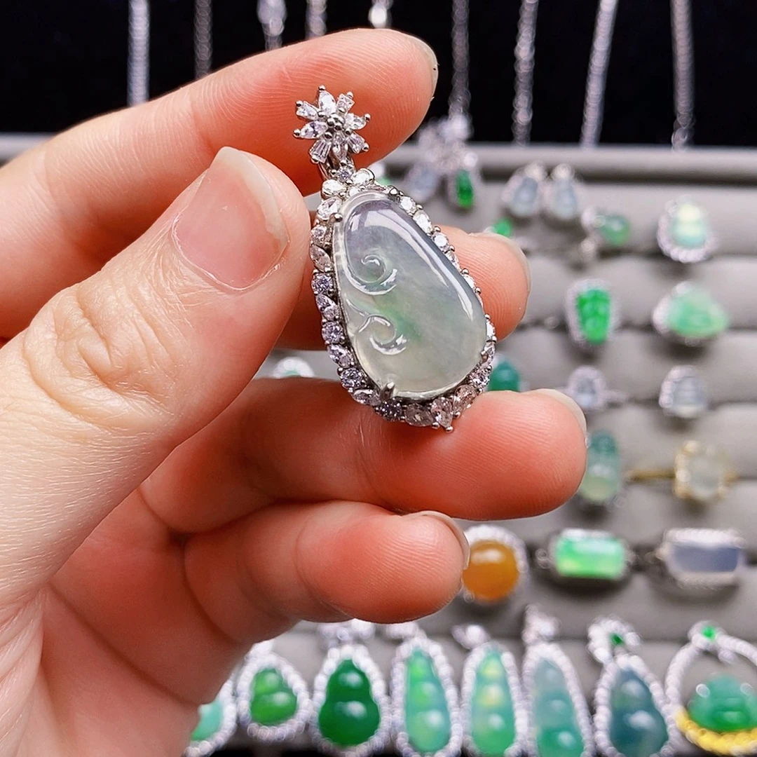 翡翠银S925镶嵌颈饰如意