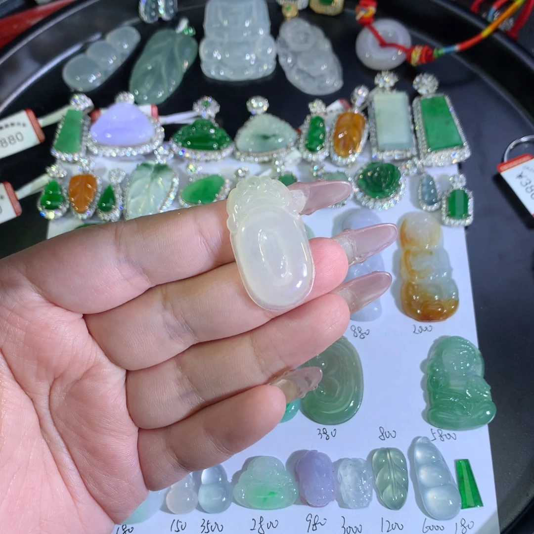 翡翠裸石未镶嵌福贝