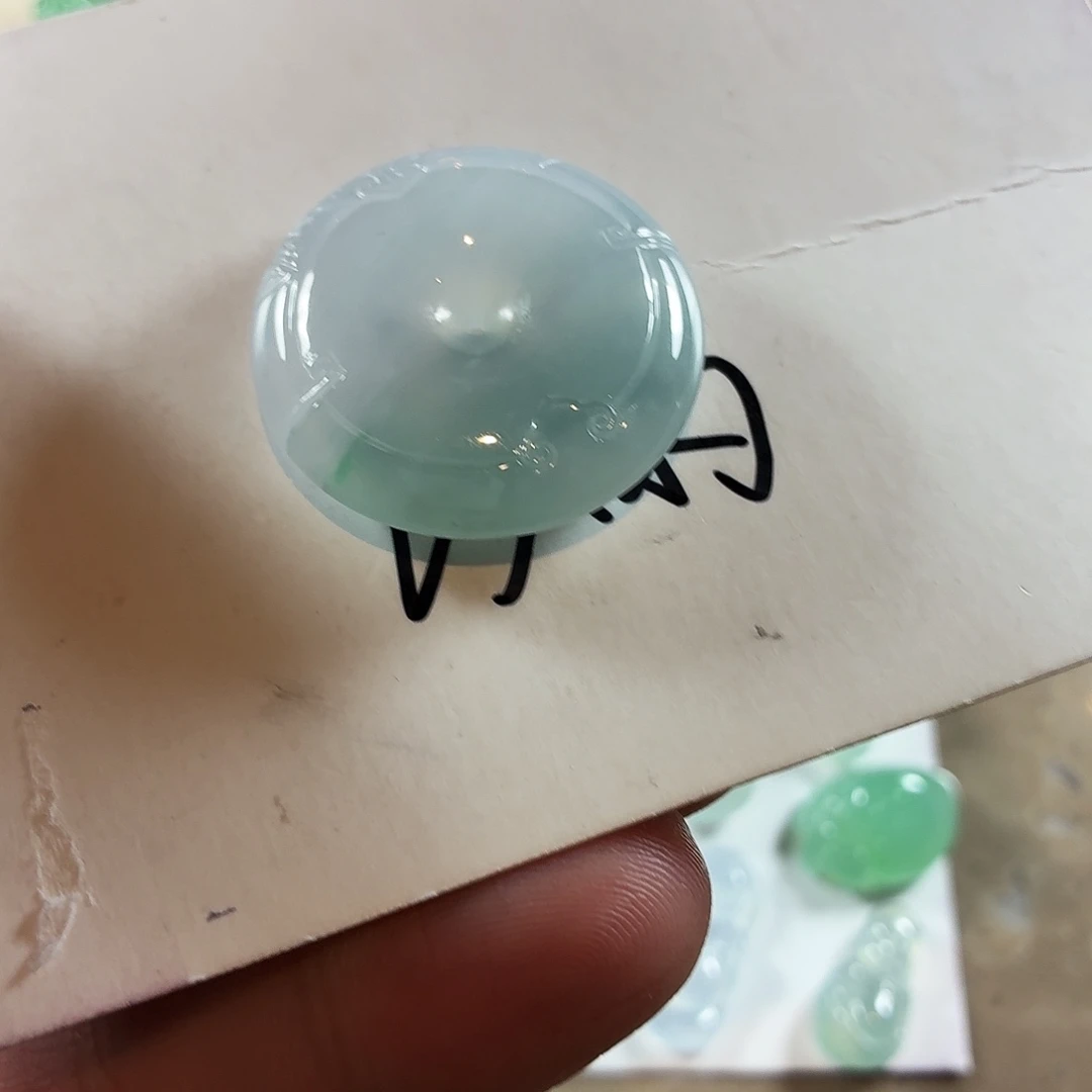 郁***娘翡翠未镶嵌颈饰翡翠