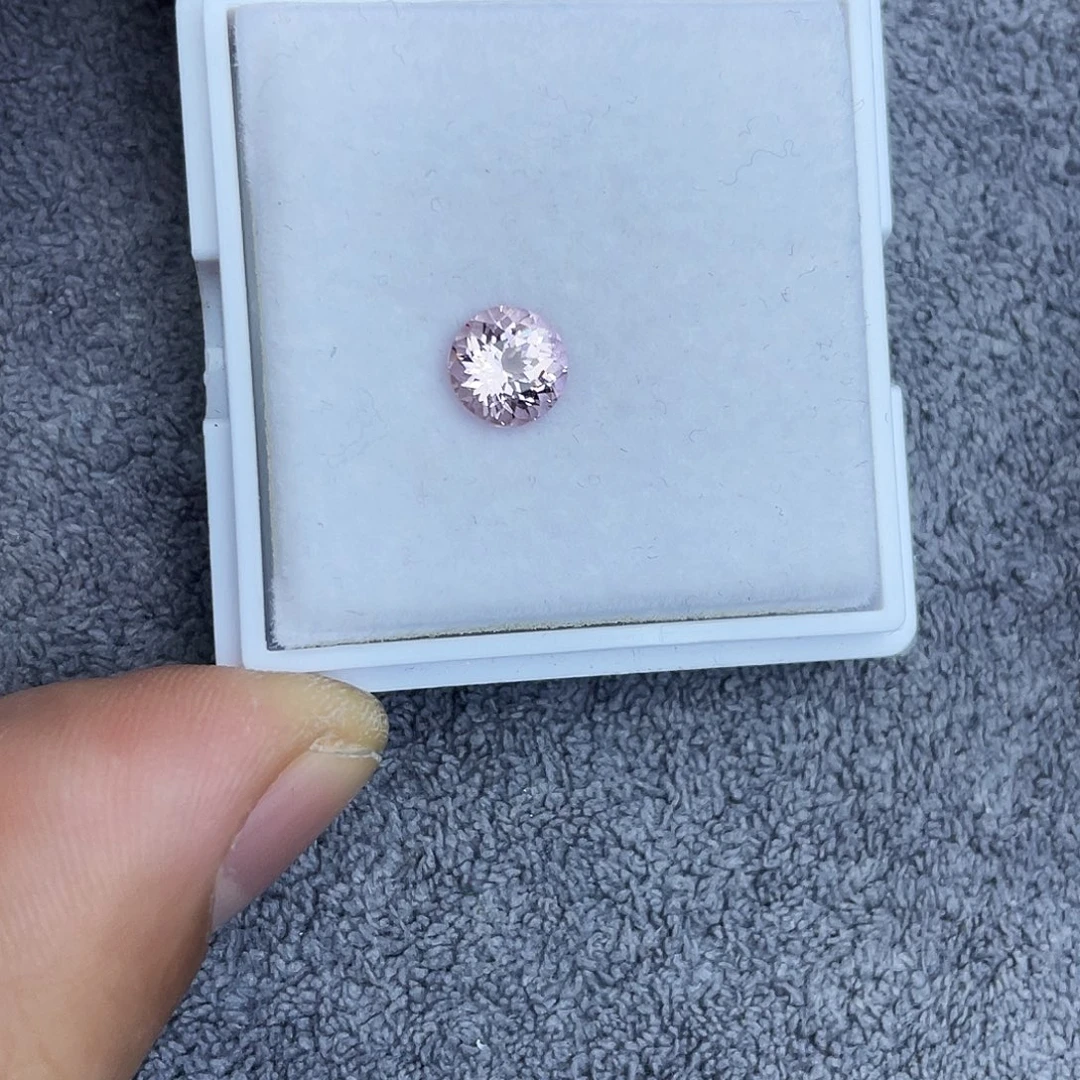 绿柱石（摩根石）裸石1.2Ct。