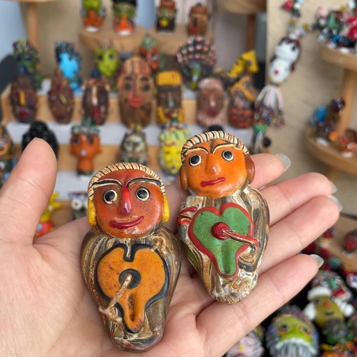 29腓尼基琉璃一剑穿心1只