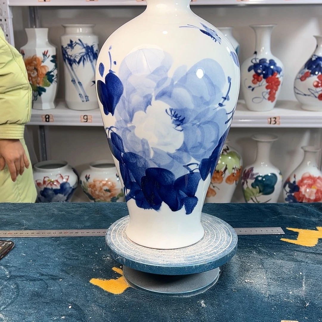 摆件景德镇陶瓷梅青牡