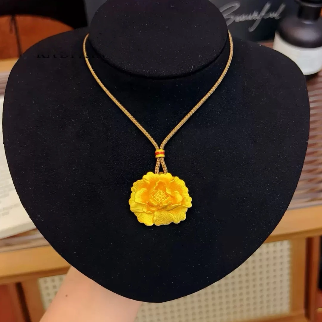 金蕊牡丹花朵缠枝