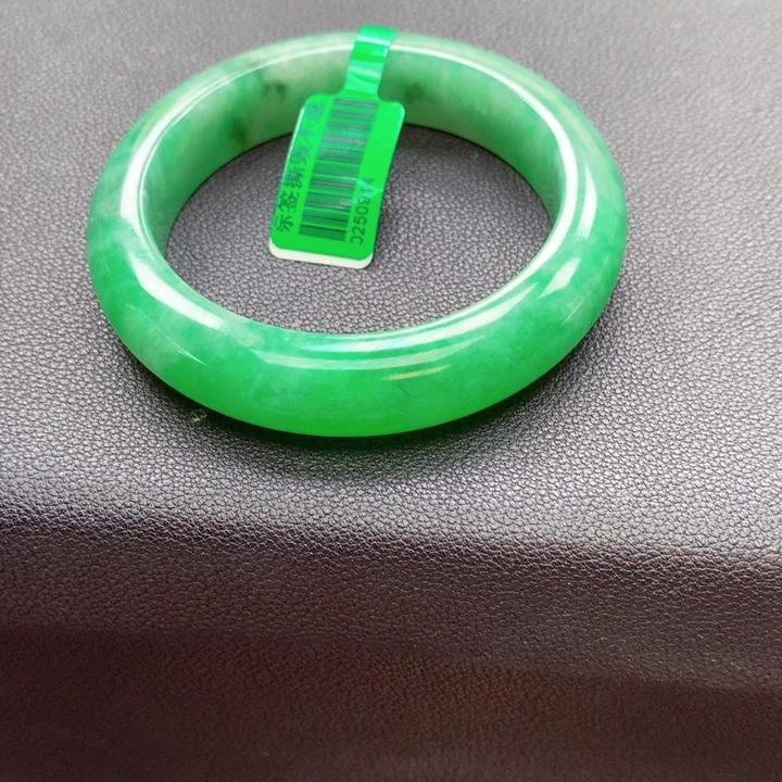 帼***蝈未镶嵌手镯翡翠翡翠定金