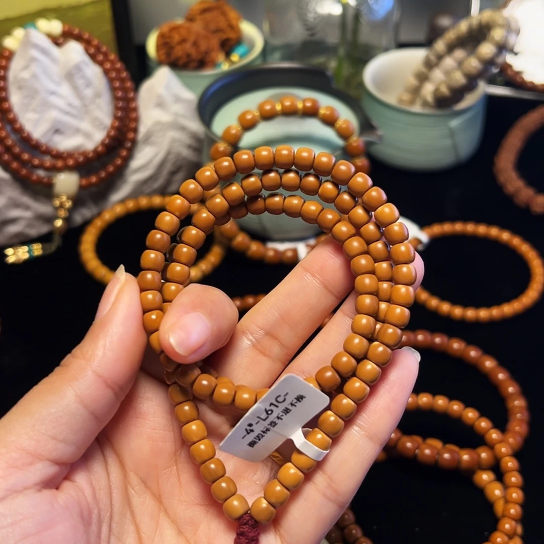 M***.橄榄核手串老挝核尖长串红料微白