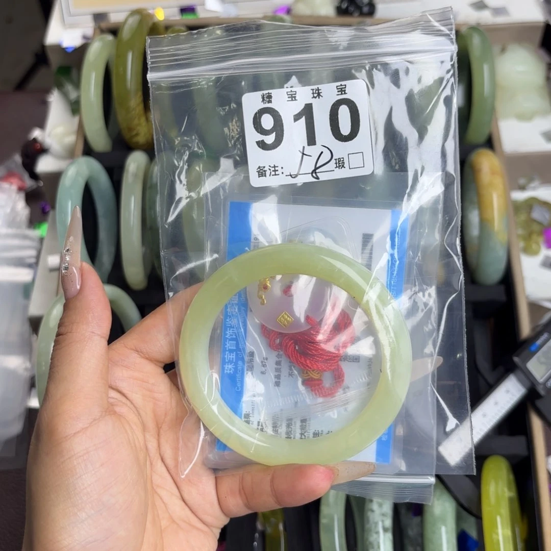 未镶嵌蛇纹石玉手镯蒹*。