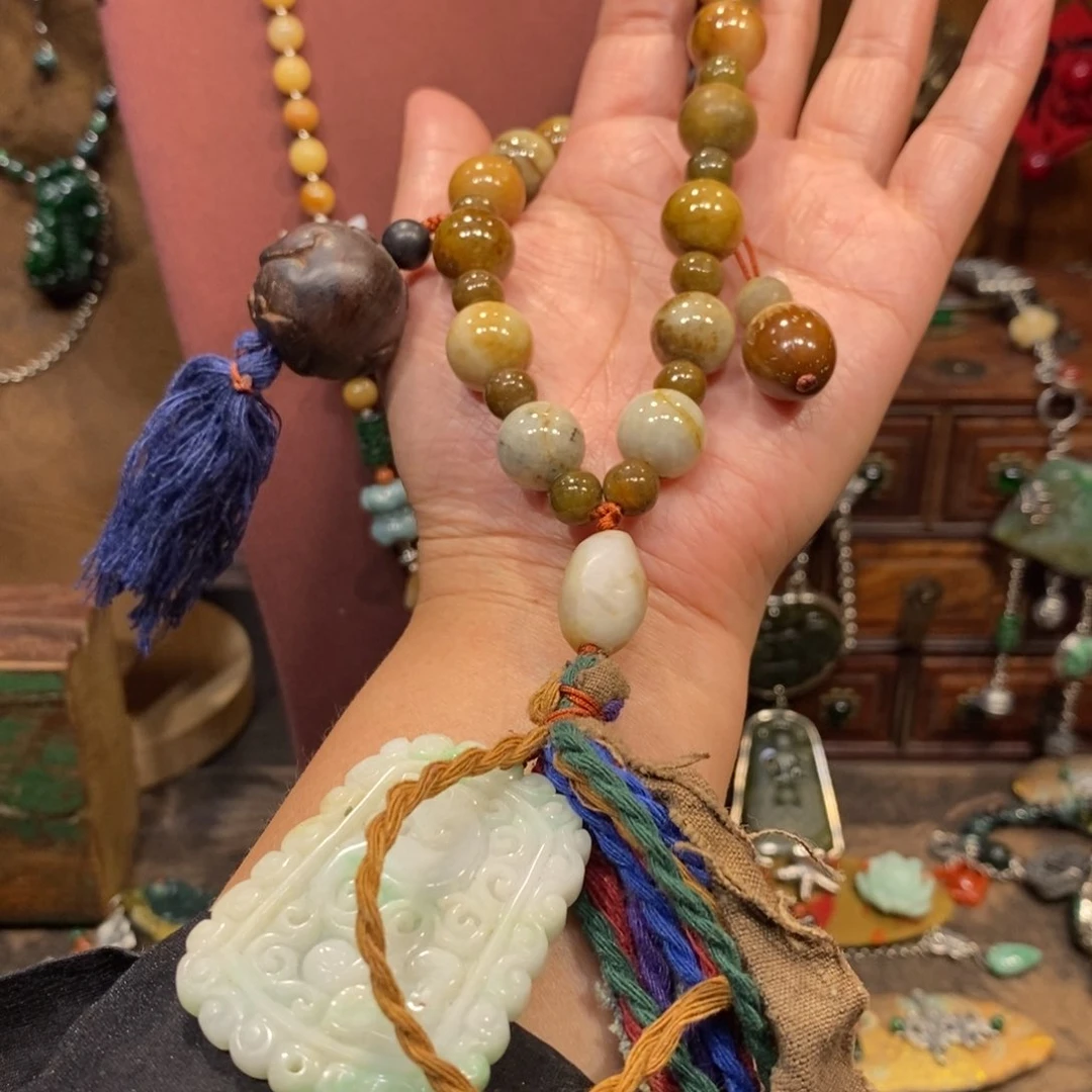 翡翠吊坠(赠链)未镶嵌