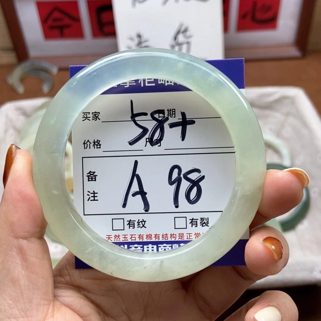 岫玉手镯手镯未镶嵌