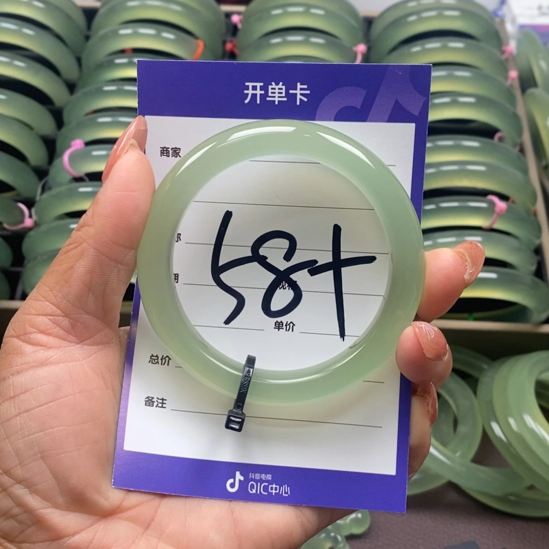 蛇纹石玉未镶嵌手镯稀**涂好