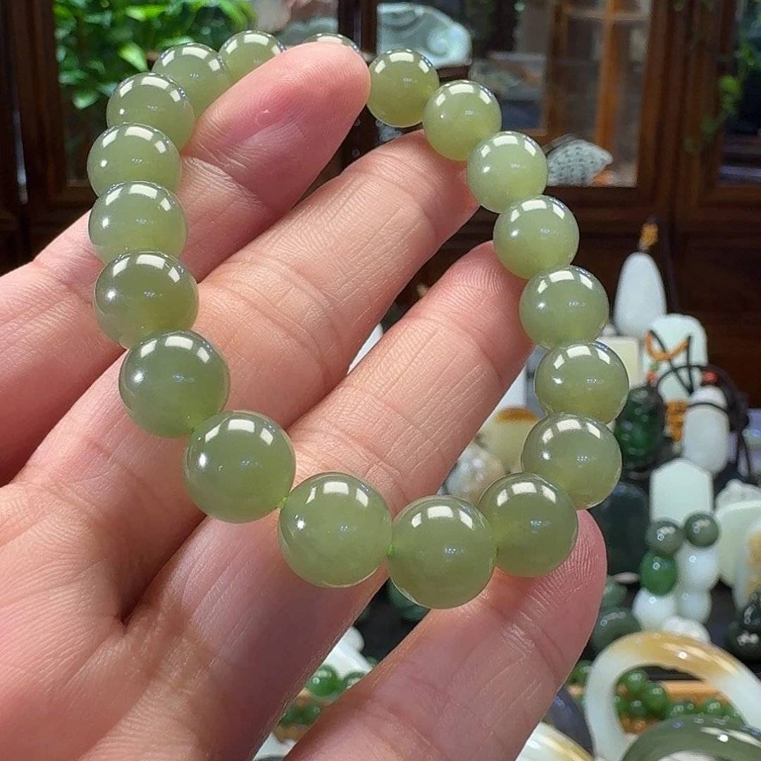 泡***鱼和田玉未镶嵌颈饰