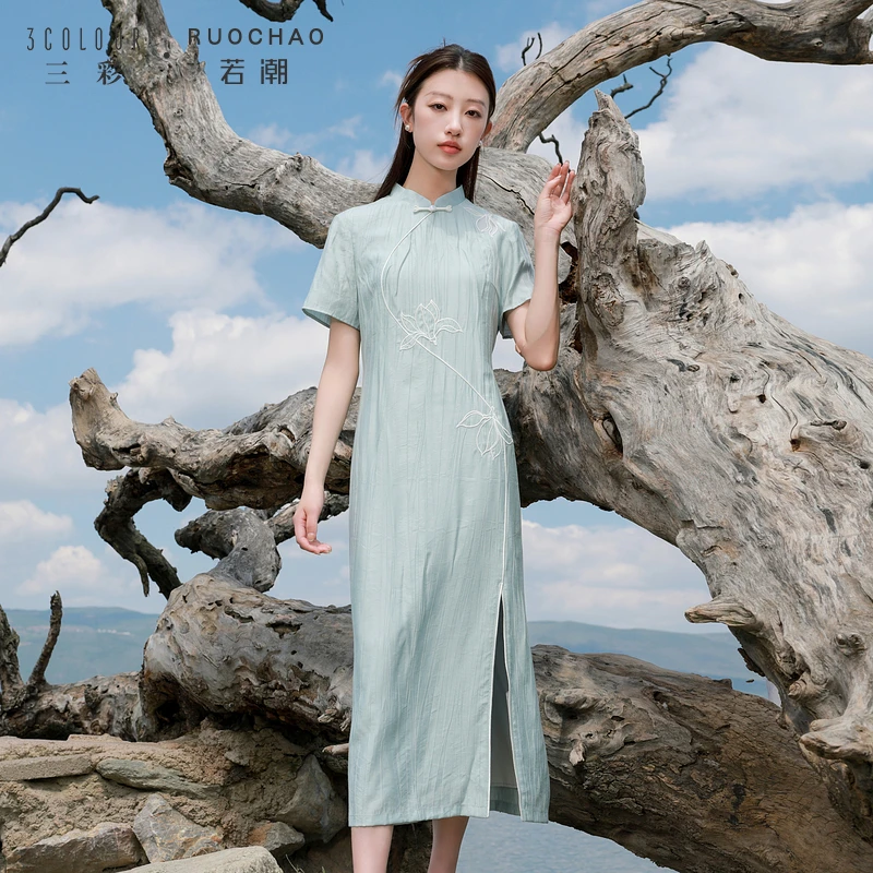 【商城专享】三彩大码女装夏季新款立领连衣裙短袖开叉盘扣绣花