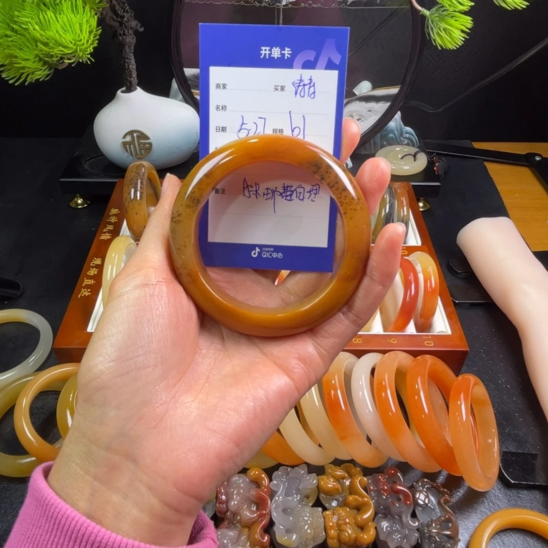 石英质玉手镯未镶嵌涛*