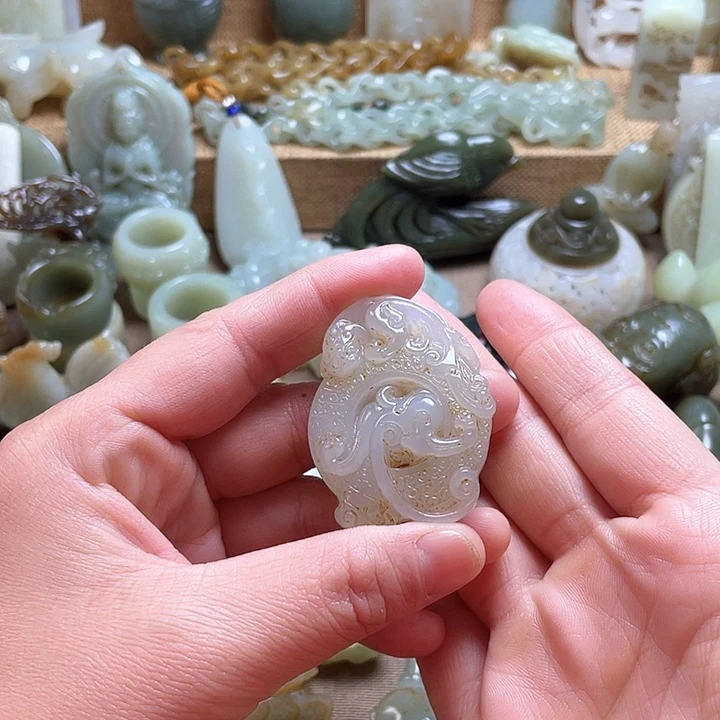 和田玉颈饰未镶嵌峰*