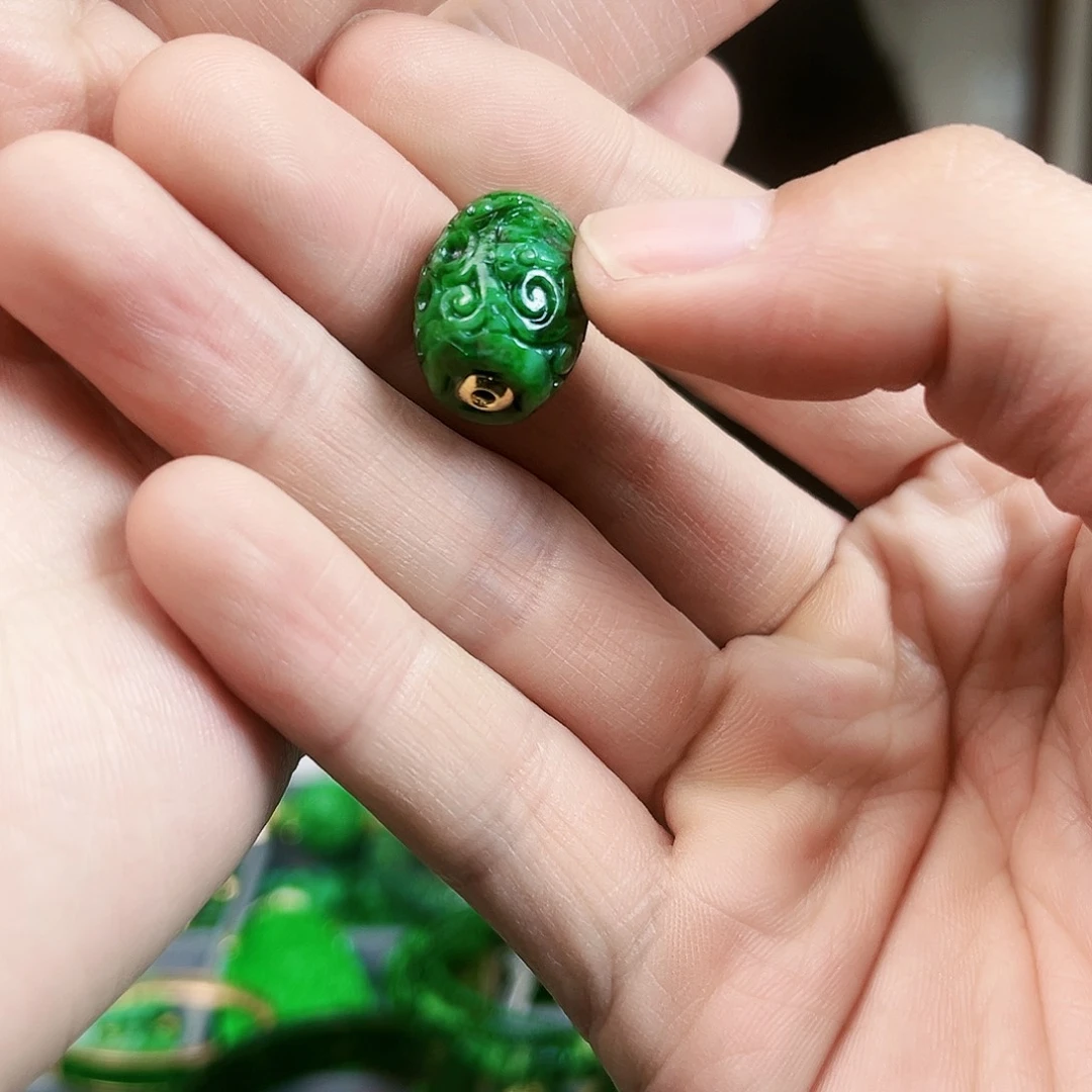 翡翠颈饰18K金镶嵌吊坠