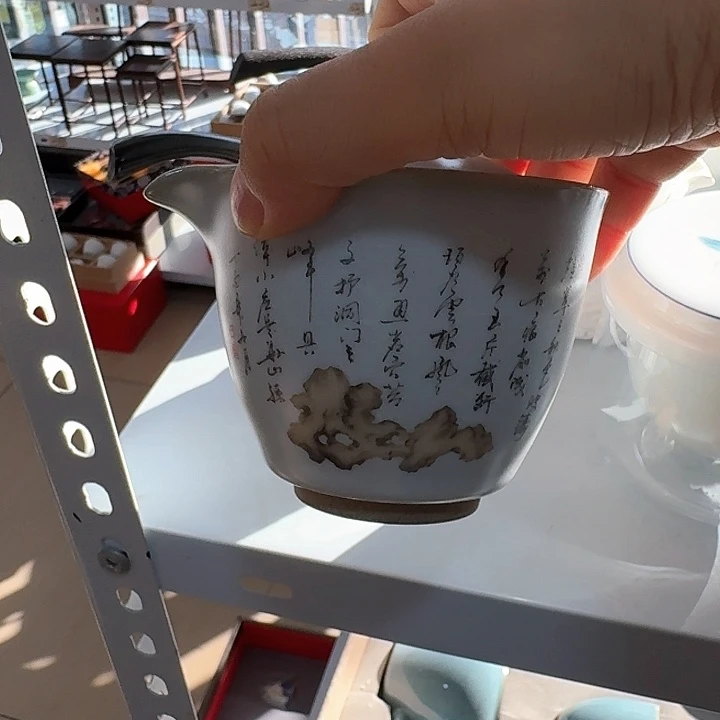 主人杯一个，瓷。。品茗瓷
