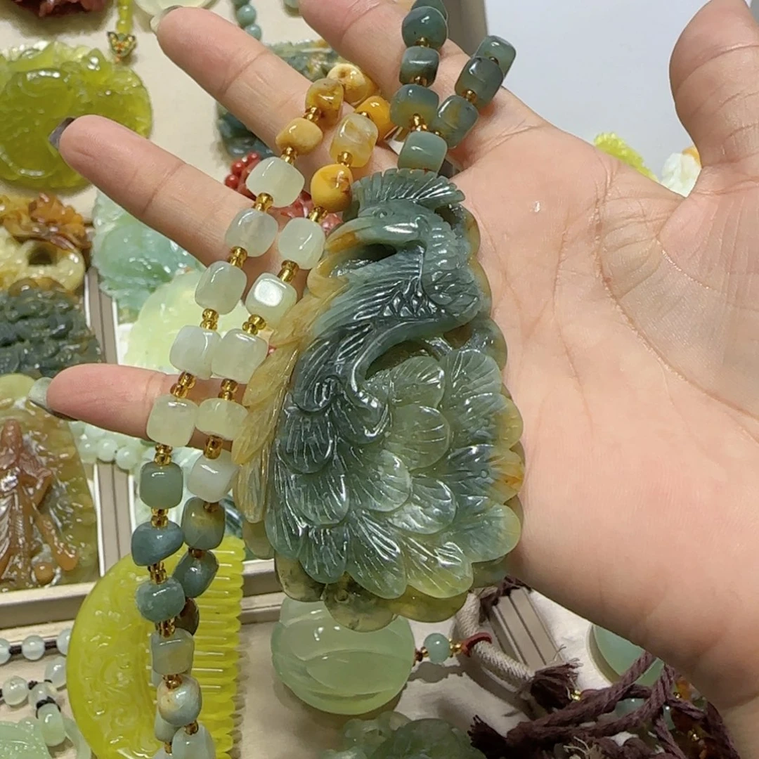 未镶嵌蛇纹石玉吊坠
