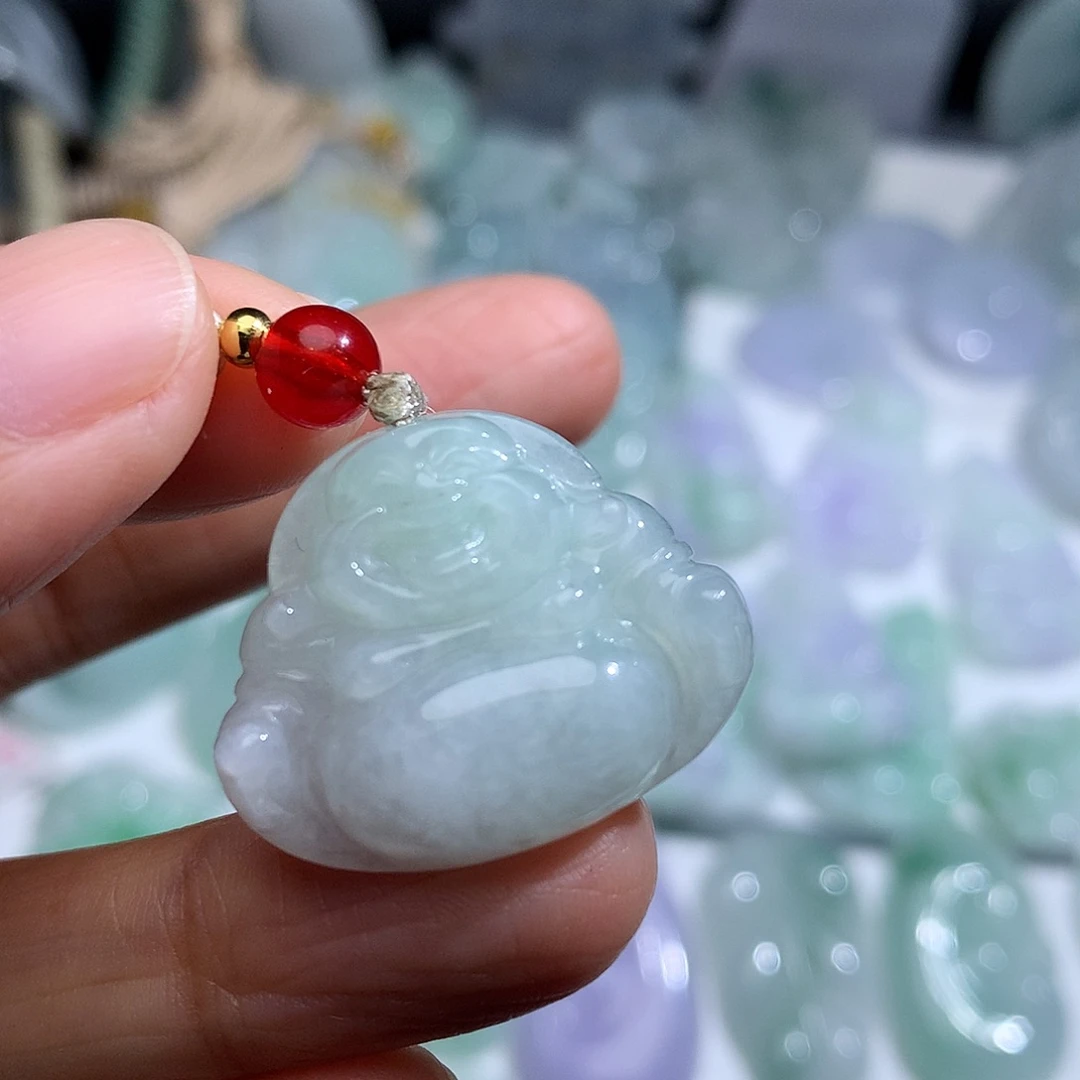 翡翠未镶嵌颈饰1。